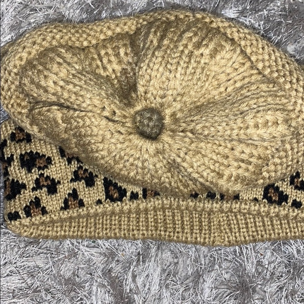 Leopard winter hat - Picture 3 of 4